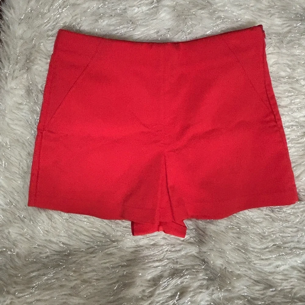 Zara Red Skirt Shorts with detail on the lower part of the Front Size USA L EURL